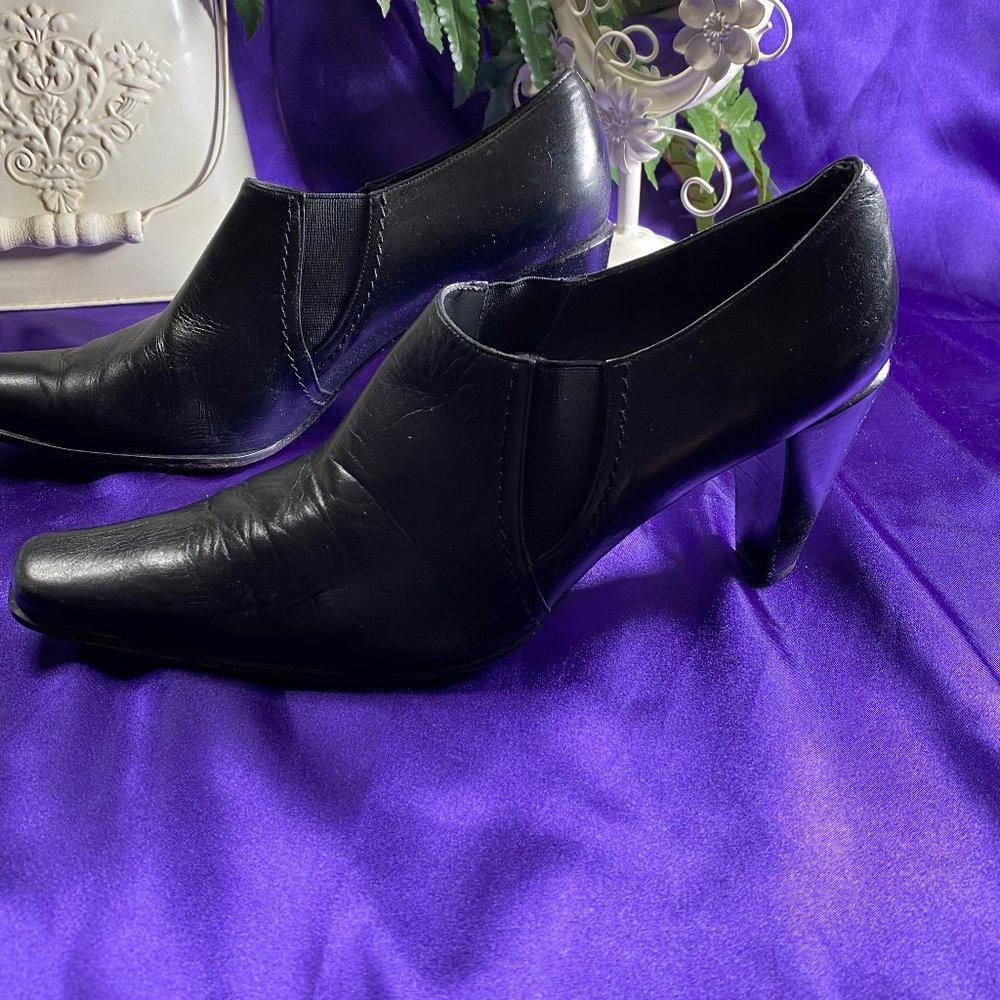 Stuart Weitzman Calf Pumps With Elastic Part - image 3